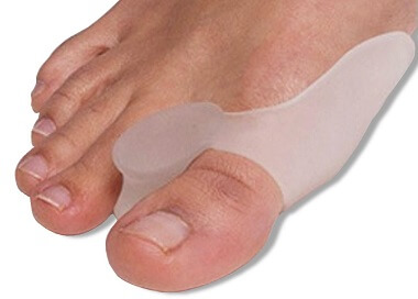 Toe spreaders can help to reduce the risk of developing foot bunions or stop their progression. Toe spreaders can help to reduce the risk of developing foot bunions or stop their progression.