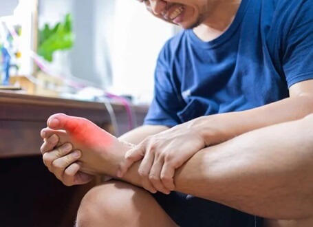 Swollen Big Toe: Causes, Symptoms, and Treatment Options