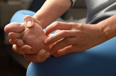 Itchy Feet: Common causes, symptoms, diagnosis and treatment for foot pruritus