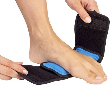 Plantar Fasciitis symptoms can be treated with ice packs to reduce pain and inflammation